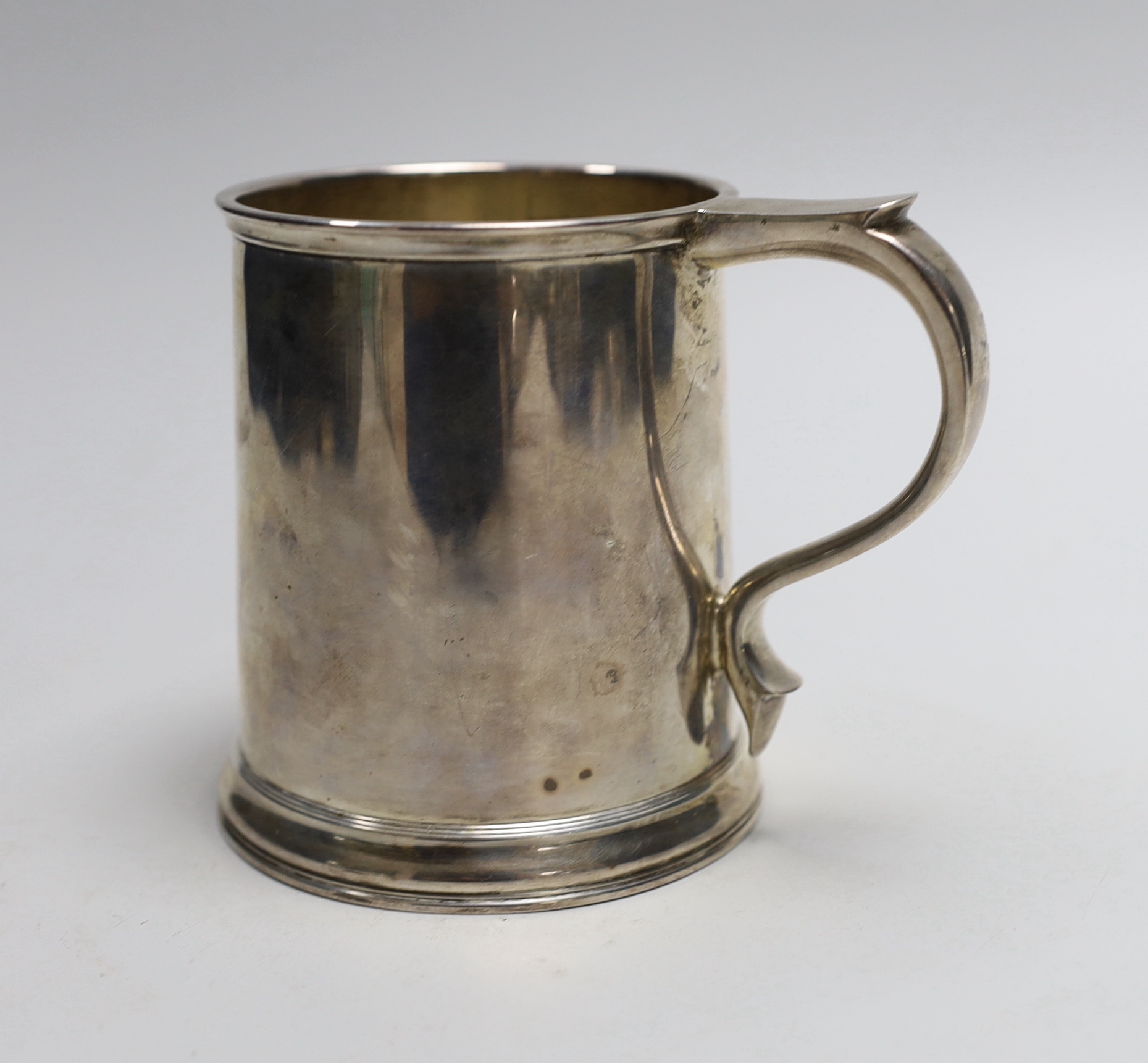 A George V silver mug, by Goldsmiths & Silversmiths Co Ltd, London, 1935, height 10cm, 13.5oz.